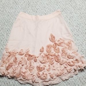 Dress skirt with flower details